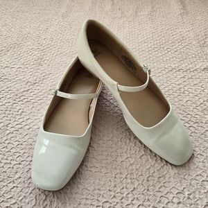 Wild Fable Women's Feminine Cream Elsa Flat Size 11